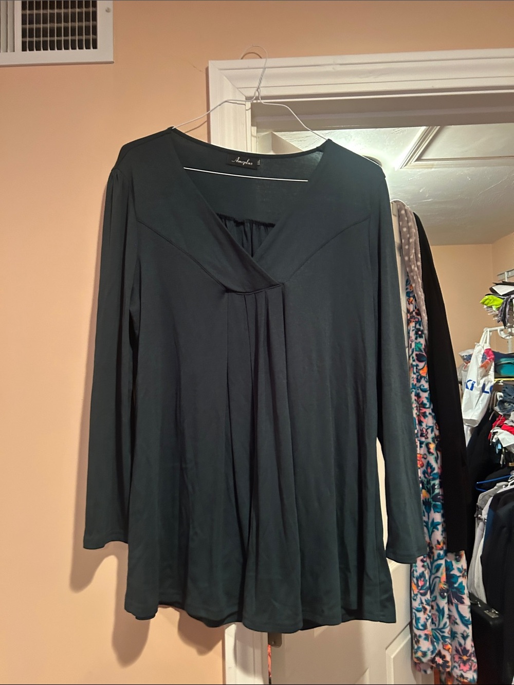 Black Long Sleeve V-Neck Tunic Top